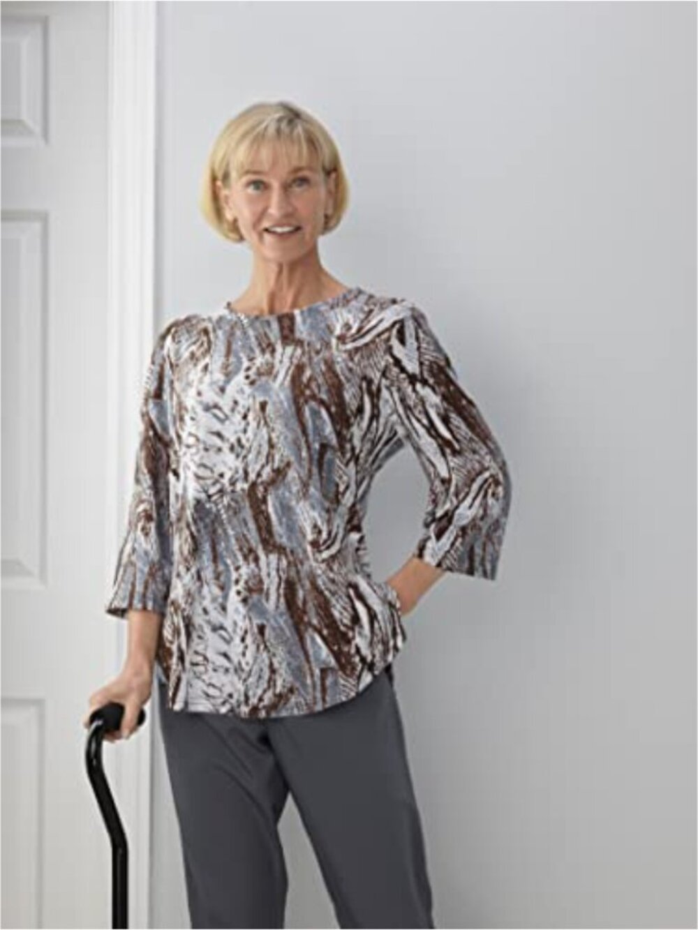 Adaptive Open Back High-Low Top Snap Closure Assisted Dressing - Picture 4 of 6